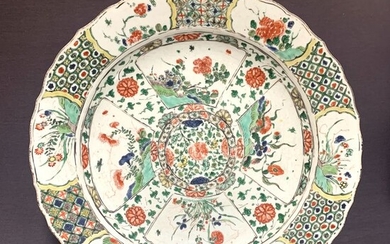 Dish - Famille verte - Porcelain - Chinese - Very large - Artemisia mark - Peonies and florals - Lotus and diaper pattern- China - Kangxi (1662-1722)