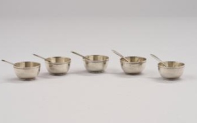Fünf Salieren mit Löffeln aus Sterlingsilber, Firma Tiffany & Co., New York, um 1907-1947