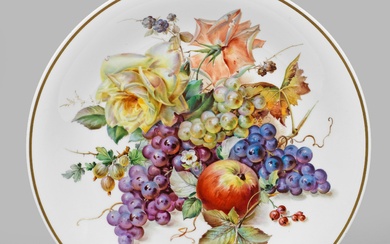 Grande assiette murale Meissen à décor de fleurs et de fruits dans le style du...