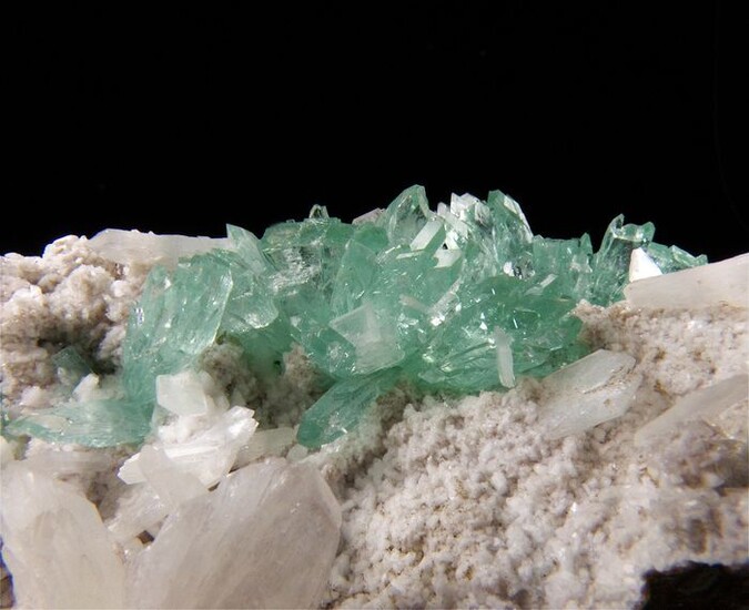 Green Apophyllite - Crystals on matrix - 8.5×5.5×4.5 cm - 180 g