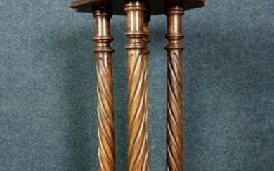 Important pedestal - Renaissance style - Walnut - Mid 19th century