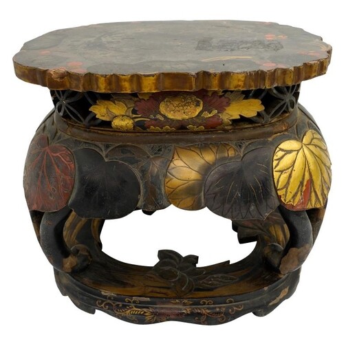 JAPANESE LACQUER STAND MEIJI PERIOD (1868-1912) of naturalis...