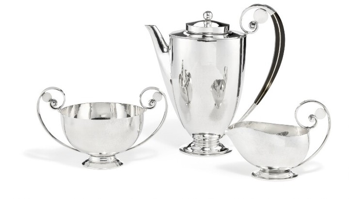 Johan Rohde: Sterling silver Art Deco coffee set with hammered surface. H. 10.2–20.7 cm. (3)