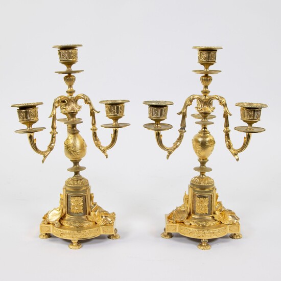 Lot de 2 chandeliers en vermeil, français, 19e siècle Lot van 2 vuurvergulde kandelaars, Frans,...