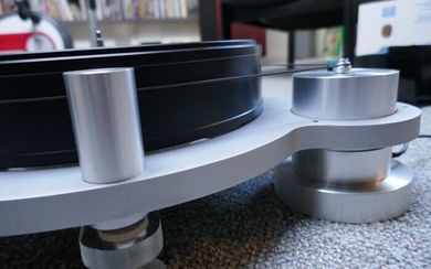 Michell Engineering - Michell Orbe with REGA RB 330 - Record player
