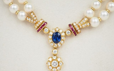 Necklace of cultured pearls decorated in its centre with a...