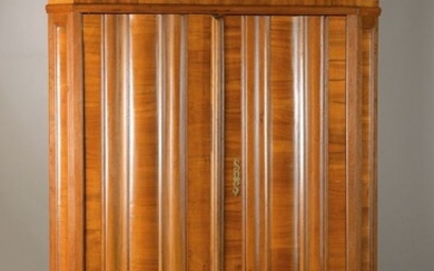 Nuremberg corrugated cabinet, 18.th c., oak massive, waves...