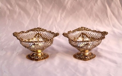 PAIR OF 1914 ENGLISH STERLING SILVER FOOTED REPOSE DISHES