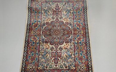 PERSIAN HAND-KNOTTED WOOL CARPET WITH GEOMETRIC BORDER IN BRIGHT COLORS. 160X90 CM.