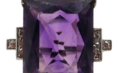 (POSSIBLY FRENCH) A 1930’S ART DECO WHITE METAL, AMETHYST...