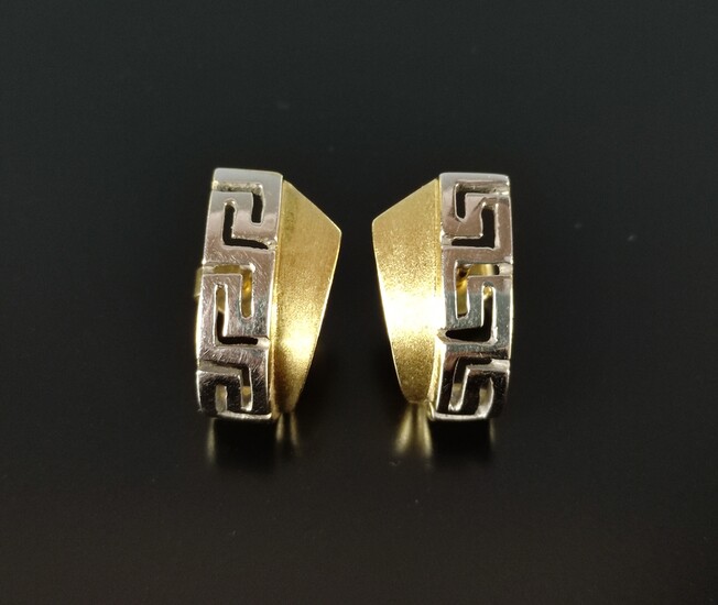Pair of stud earrings, slightly domed, one side matted, the other with meander pattern, 585/14K yel
