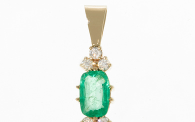 Pendant with emerald and diamonds