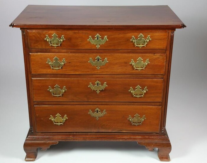 Pennsylvania Chippendale Walnut Chest of Drawers, 18th Century