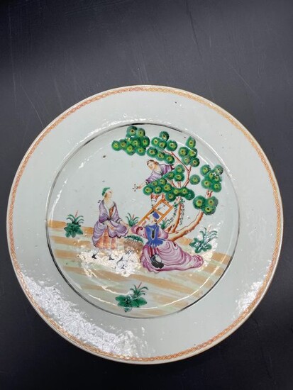 Plate (1) - Porcelain - 26.2cmLarge cherry picker famille rose Qianlong - China - 18th century