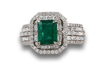RING, ART DECO STYLE, WITH DIAMONDS AND EMERALD, IN WHITE GOLD