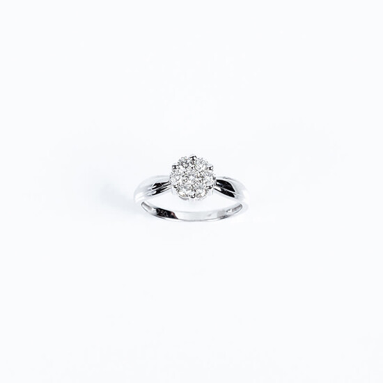 Ring in white gold with a rosette center of...
