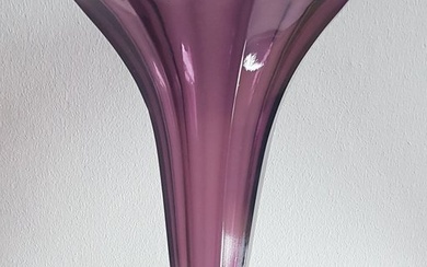 Rudolfova Hut (Rudolfshütte) - Josef Inwald - Vase - Large Art Deco vase with wide chalice in rare aubergine color • 1930s - Glass