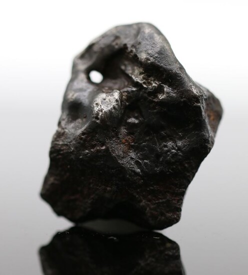 SIKHOTE ALIN with natural hole Metal Meteorite, MUSEUM quality - 25 g