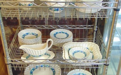 Set Spode "Valencia" porcelain dinnerware, includes 12 dinner plates, 11 salad plates, 12 cake plate