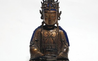 Statue - Gilt bronze - Avalokitesvara, Bodhisattva - Hand painted Hair, Crown and Eyes - China - Second half 20th century