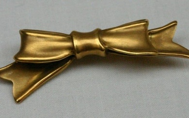 TIFFANY & CO 18K GOLD BOW BROOCH SIGNED BY CUMMINGS 1984