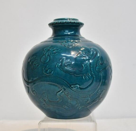 TURQUOISE CHINESE PORCELAIN VASE WITH DRAGONS