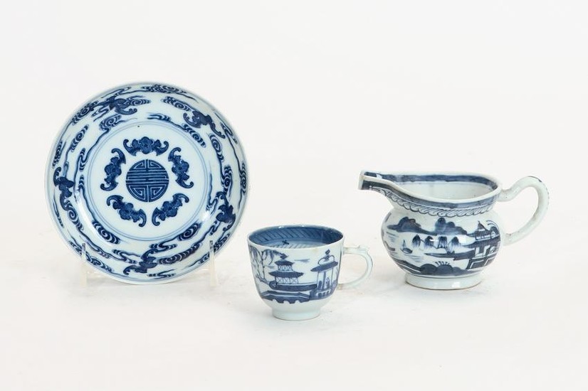 Three Chinese porcelain blue & white table articles