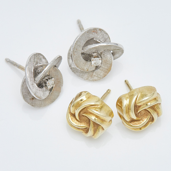 Two sets of ear studs, 585 yellow and white gold, brilliants (2).