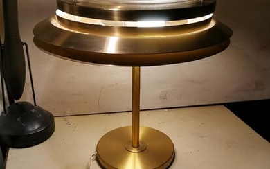 SOLD. Unknown design: A table lamp of brass and brass coloured metal. Second half of the 20th century. H. 40 cm. Diam. 40 cm. – Bruun Rasmussen Auctioneers of Fine Art