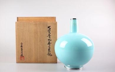 Vase, A mint green Shippo/ Cloisonne vase by Ando Shippo (1) - Porcelain - Japan - Shōwa period (1926-1989)