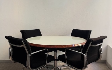 Vitra - Charles & Ray Eames - Dining table (5) - Segment - Glass, Iron (cast), Textiles, Walnut
