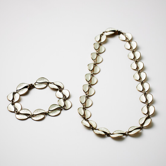 WILLY WINNAESS, necklace, bracelet, sterling silver, white enamelled leaves, for David Andersen, Norway 1950s.