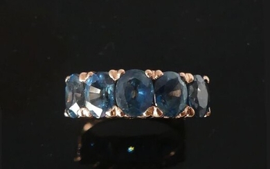 Yellow gold river ring set with faceted oval sapphires. Gross weight 4.75 g TDD 52