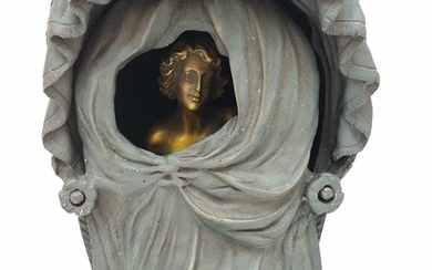פסל ברונזה וינאי, פרנץ ברגמן, נפתח ובתוכו פסל בחורה...