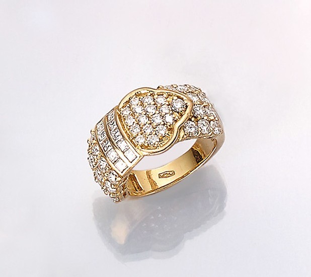 18 kt gold ring with diamonds and...