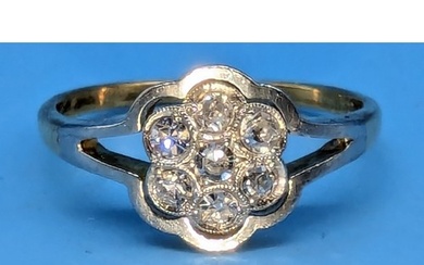 18ct Yellow Gold and diamond daisy ring in a platinum settin...