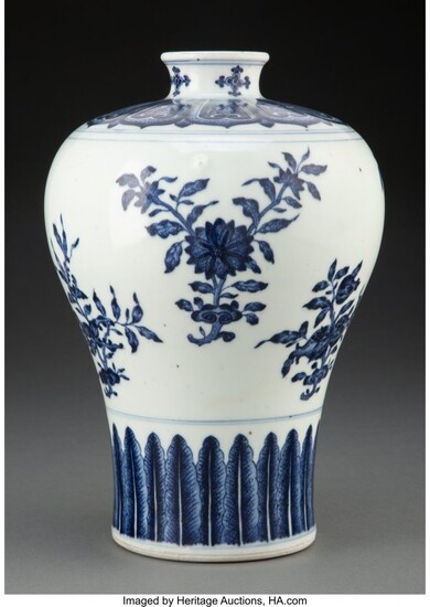 25098: A Chinese Blue and White Meiping Vase 11 x 7-1/2