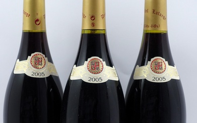 3 bouteilles VOLNAY 2005 1er cru Les Caillerets. Domaine Michel Lafarge