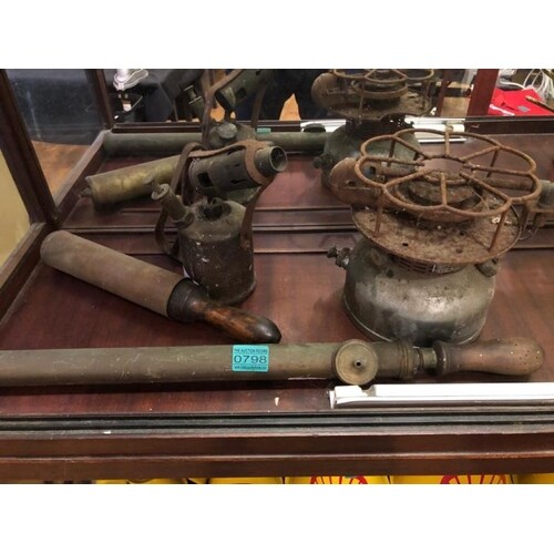 4 x Copper and Brass items - Blow Lamp, Grease Gun, Sprayer,...
