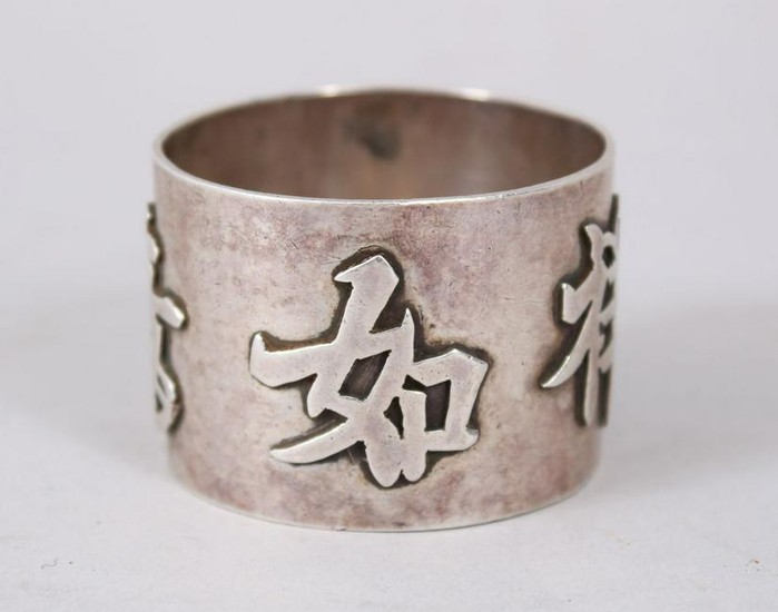 A 19TH CENTURY CHINESE SOLID SILVER NAPKIN RING BY WAN