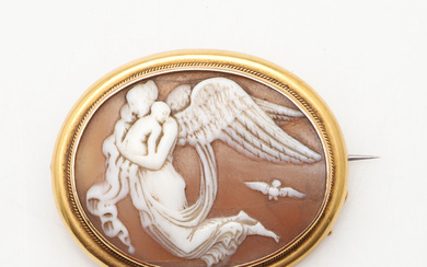 A 19TH CENTURY SHELL CAMEO BROOCH IN GOLD MOUNT.