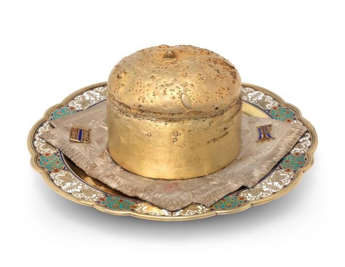 A CHAMPLEVÉ ENAMEL PARCEL-GILT SILVER TROMPE L'OEIL BREAD AND SALT DISH, MARKED LYUBAVIN WITH IMPERIAL WARRANT, MOSCOW, CIRCA 1870