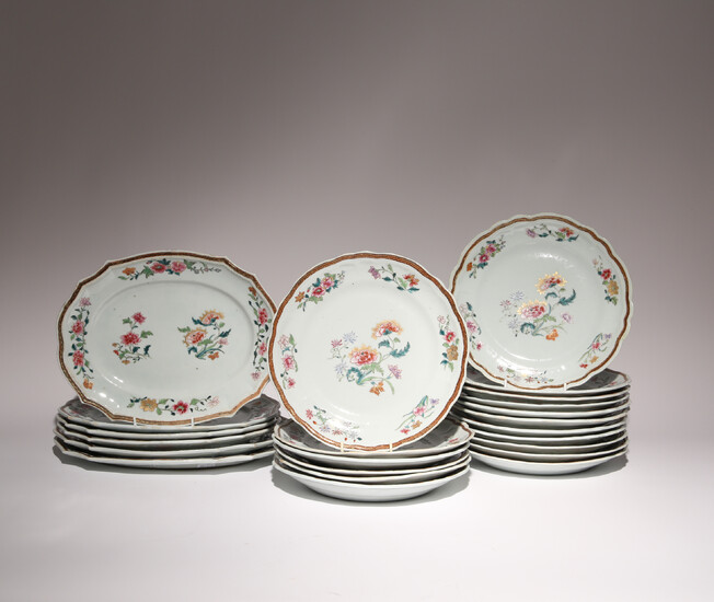 A CHINESE FAMILLE ROSE SILVER-SHAPE PART DINNER SERVICE