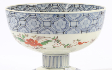 A CHINESE PORCELAIN STEM BOWL, QING DYNASTY.