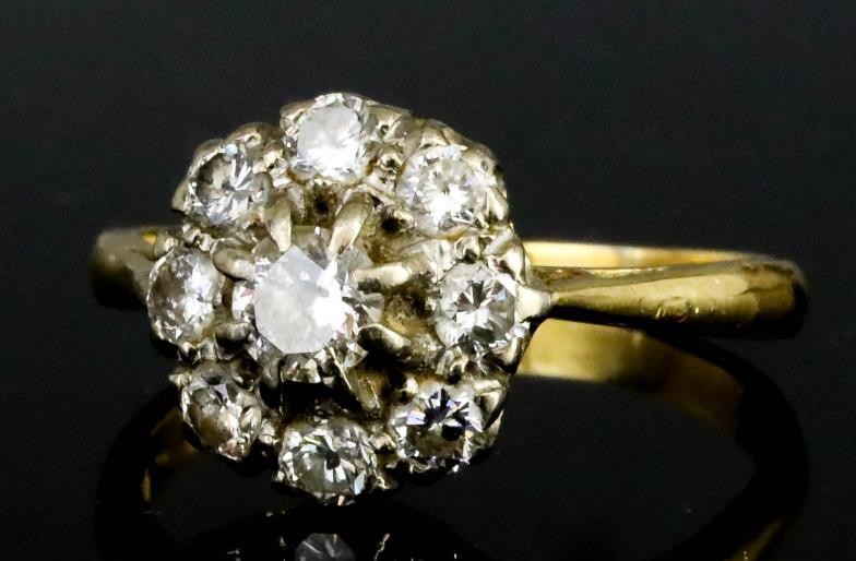 A Diamond Flowerhead Pattern Ring, 20th Century, in 18ct...