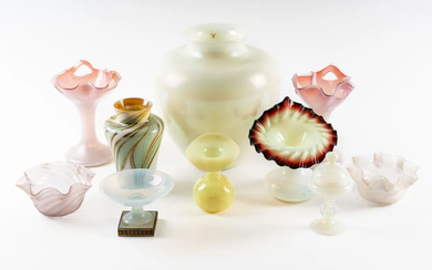 A GROUP OF COLOURED GLASSWARE (11)