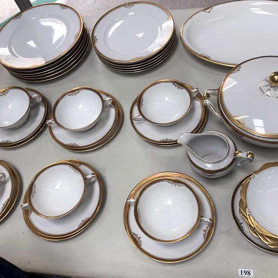A GROUP OF 'HEINRICH' GERMAN TABLE WARE