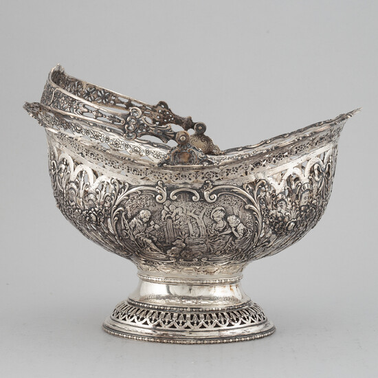A German late 19th/early 20th century silver bread basket.