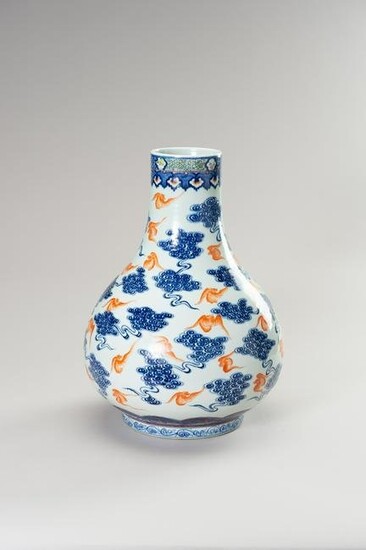 A LARGE IRON-RED, BLUE AND WHITE PORCELAIN VASE