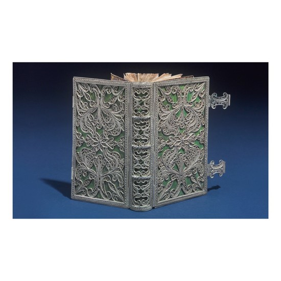 A SILVER FILIGREE BOOK BINDING, PROBABLY DUTCH, LATE 18TH / EARLY 19TH CENTURY